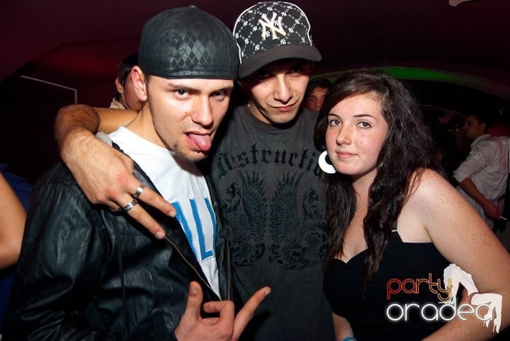 Sâmbătă noaptea în Club Atti's, 