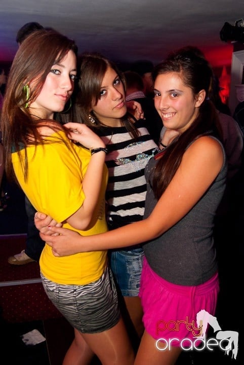 Sâmbătă noaptea în Club Atti's, 