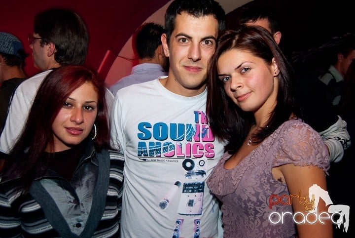 Sâmbătă noaptea în Club Atti's, 