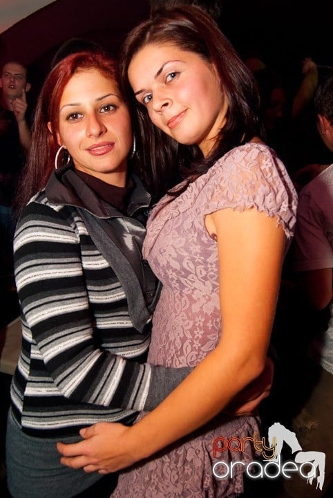 Sâmbătă noaptea în Club Atti's, 