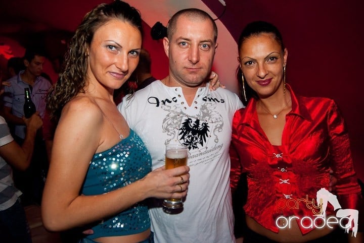 Sâmbătă noaptea în Club Atti's, 