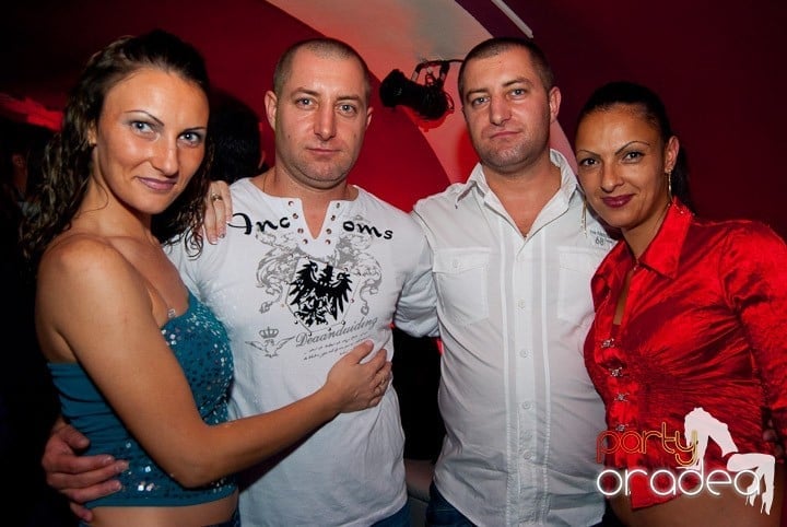 Sâmbătă noaptea în Club Atti's, 