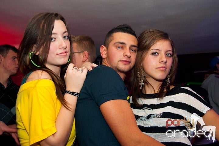 Sâmbătă noaptea în Club Atti's, 