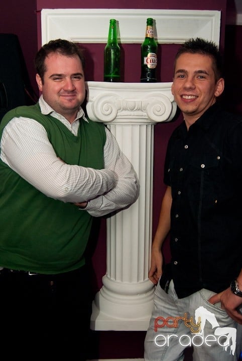 Sâmbătă noaptea în Club Atti's, 