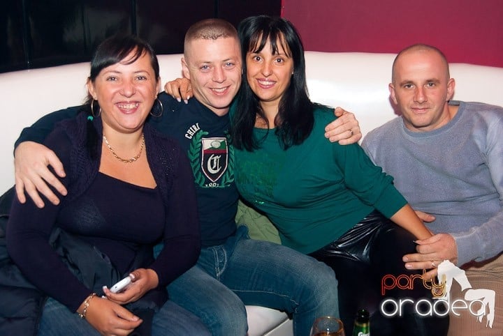 Sâmbătă noaptea în Club Atti's, 