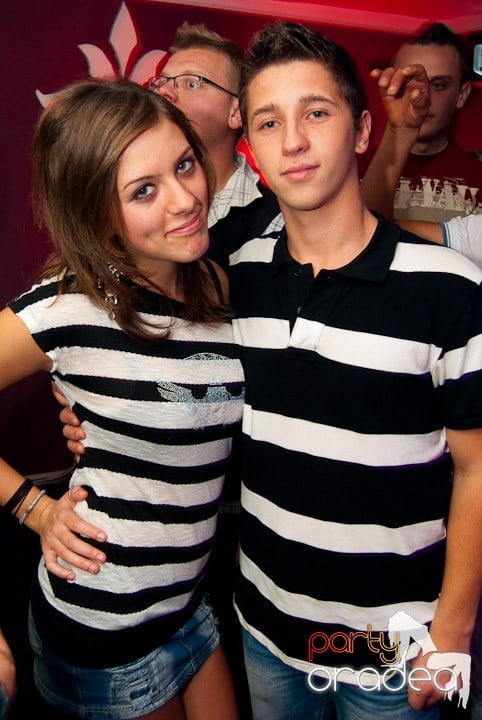 Sâmbătă noaptea în Club Atti's, 