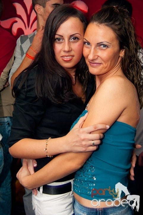 Sâmbătă noaptea în Club Atti's, 