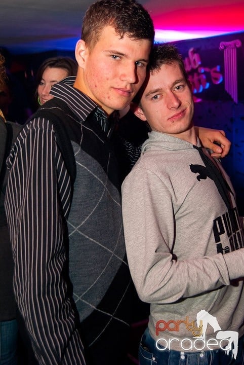 Sâmbătă noaptea în Club Atti's, 