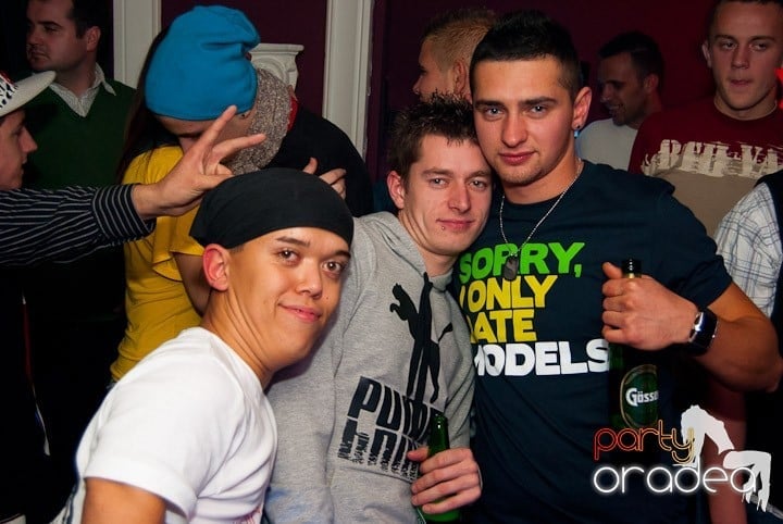 Sâmbătă noaptea în Club Atti's, 