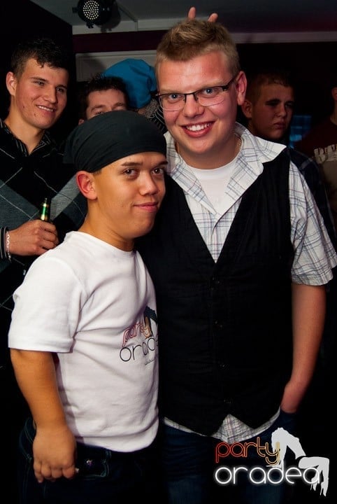 Sâmbătă noaptea în Club Atti's, 