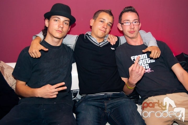 Sâmbătă noaptea în Club Atti's, 