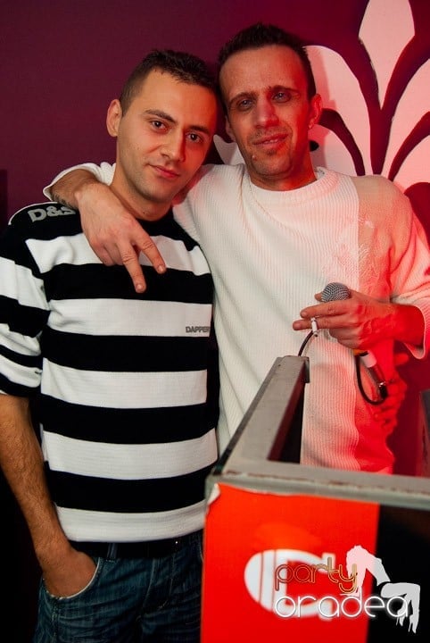 Sâmbătă noaptea în Club Atti's, 