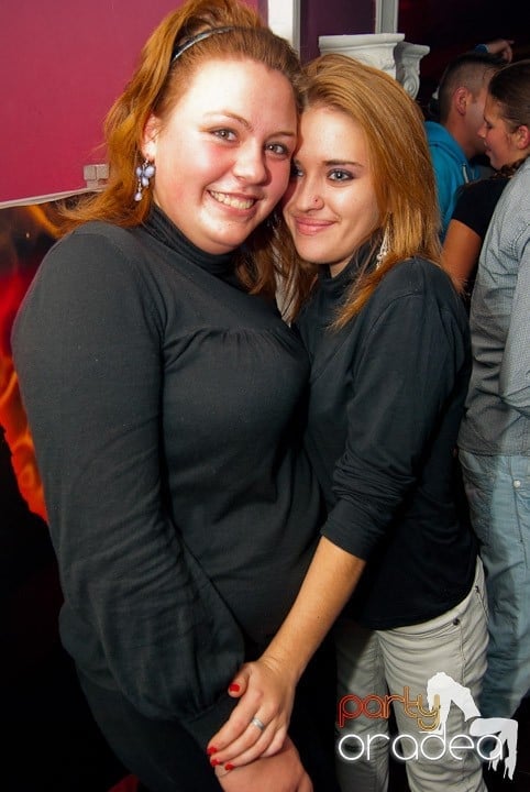 Sâmbătă noaptea în Club Atti's, 