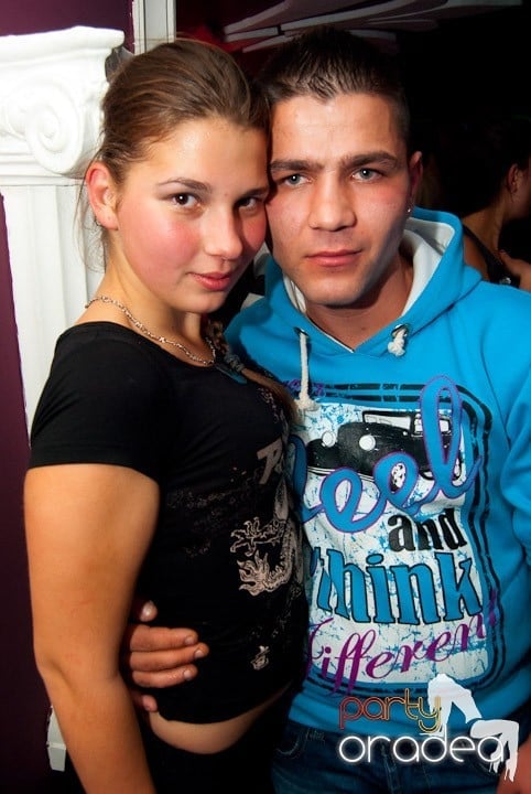 Sâmbătă noaptea în Club Atti's, 