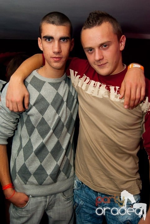 Sâmbătă noaptea în Club Atti's, 