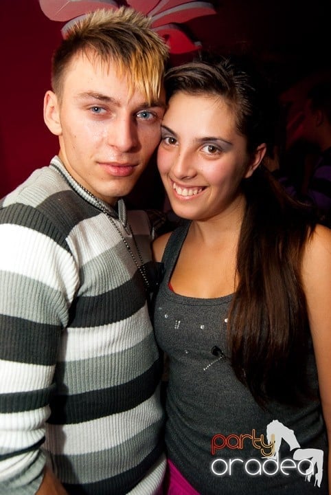 Sâmbătă noaptea în Club Atti's, 