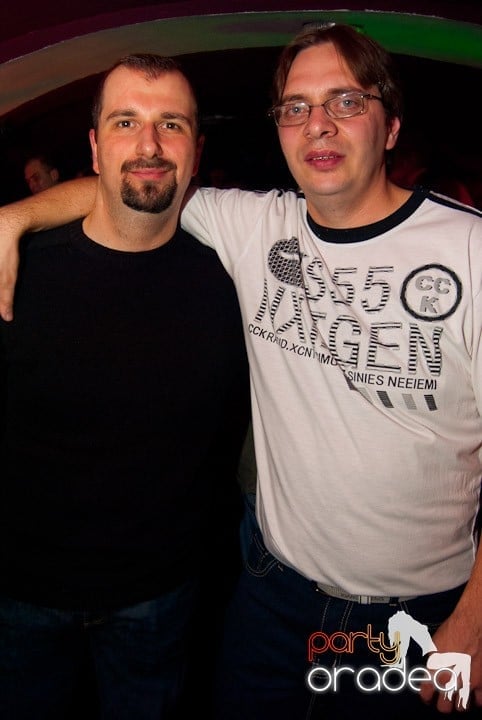 Sâmbătă noaptea în Club Atti's, 