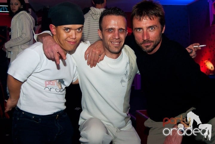 Sâmbătă noaptea în Club Atti's, 