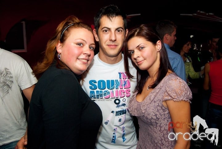 Sâmbătă noaptea în Club Atti's, 