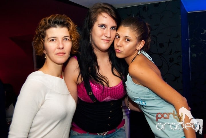 Sâmbătă noaptea în Club Atti's, 