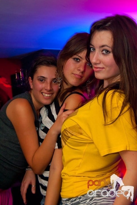 Sâmbătă noaptea în Club Atti's, 