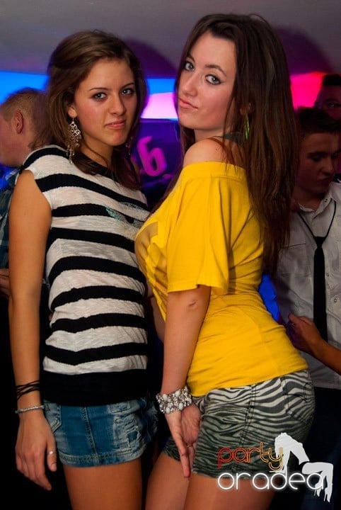 Sâmbătă noaptea în Club Atti's, 