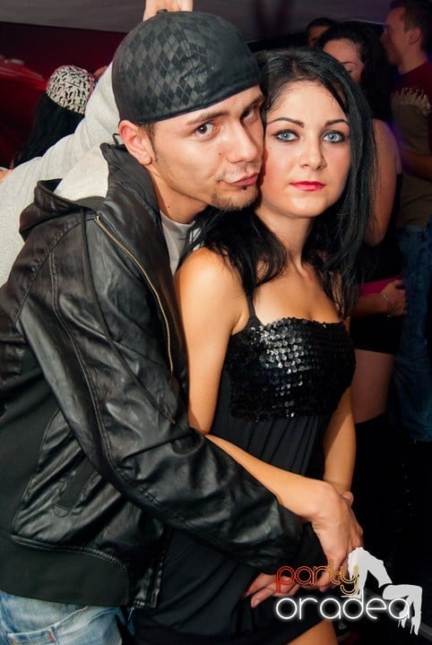 Sâmbătă noaptea în Club Atti's, 