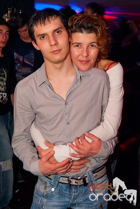 Sâmbătă noaptea în Club Atti's, 