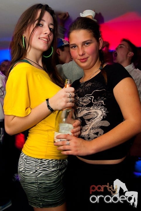 Sâmbătă noaptea în Club Atti's, 