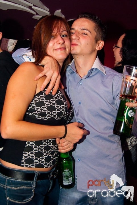 Sâmbătă noaptea în Club Atti's, 