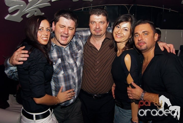 Sâmbătă noaptea în Club Atti's, 