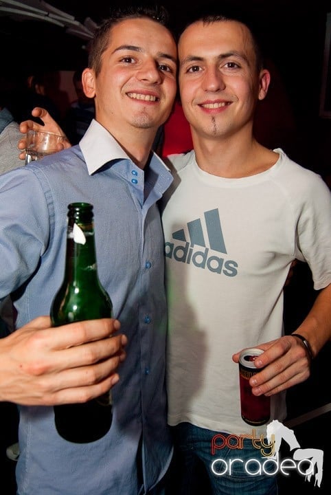 Sâmbătă noaptea în Club Atti's, 