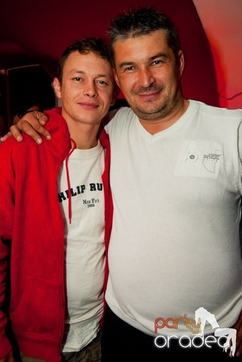 Sâmbătă noaptea în Club Atti's, 