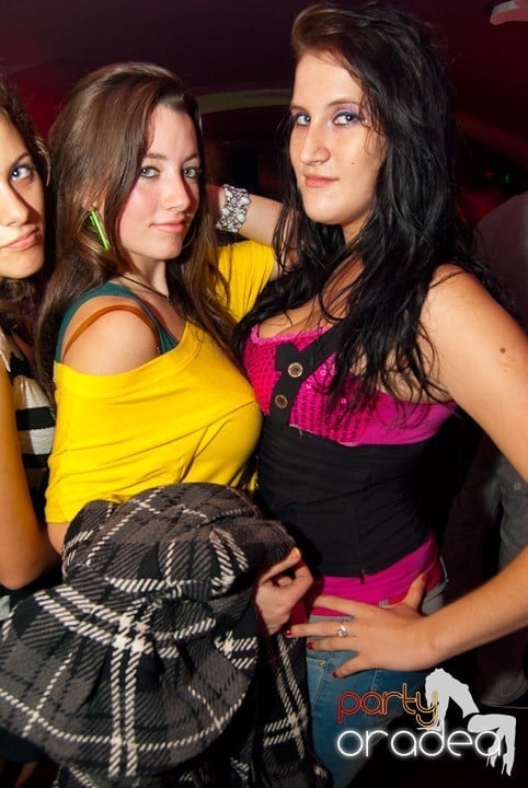 Sâmbătă noaptea în Club Atti's, 