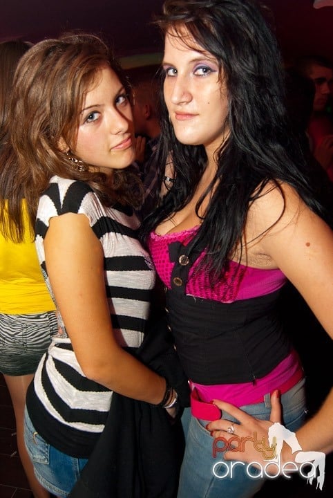 Sâmbătă noaptea în Club Atti's, 