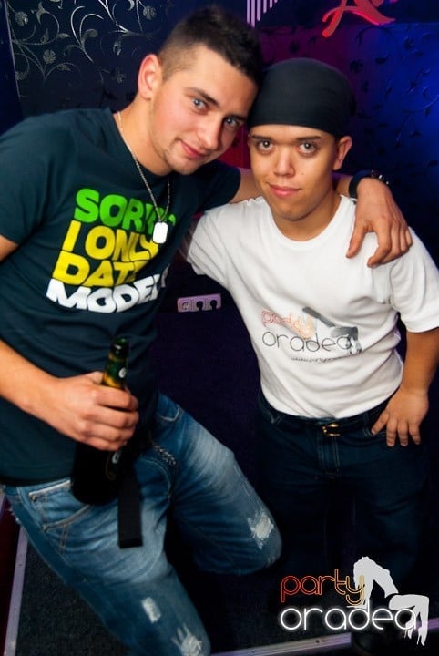 Sâmbătă noaptea în Club Atti's, 