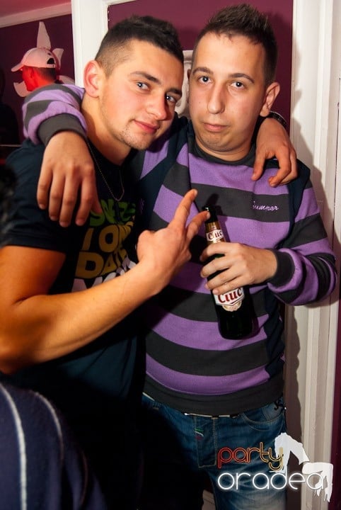 Sâmbătă noaptea în Club Atti's, 