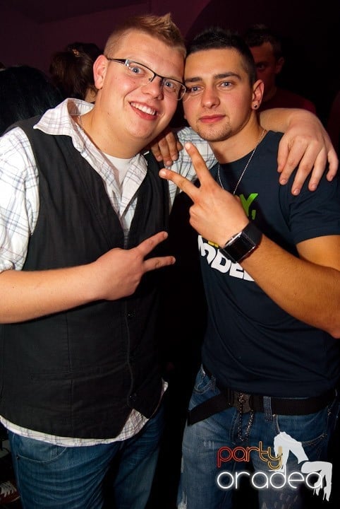 Sâmbătă noaptea în Club Atti's, 