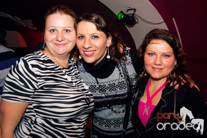 Sâmbătă noaptea în Club Atti's, 