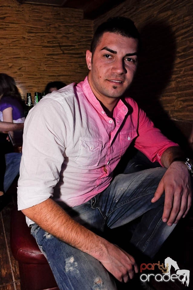 Sâmbătă noaptea în Club Downtown,