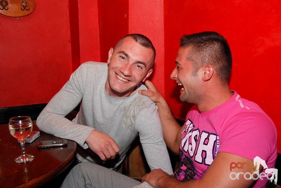 Sâmbătă noaptea în Club Downtown,