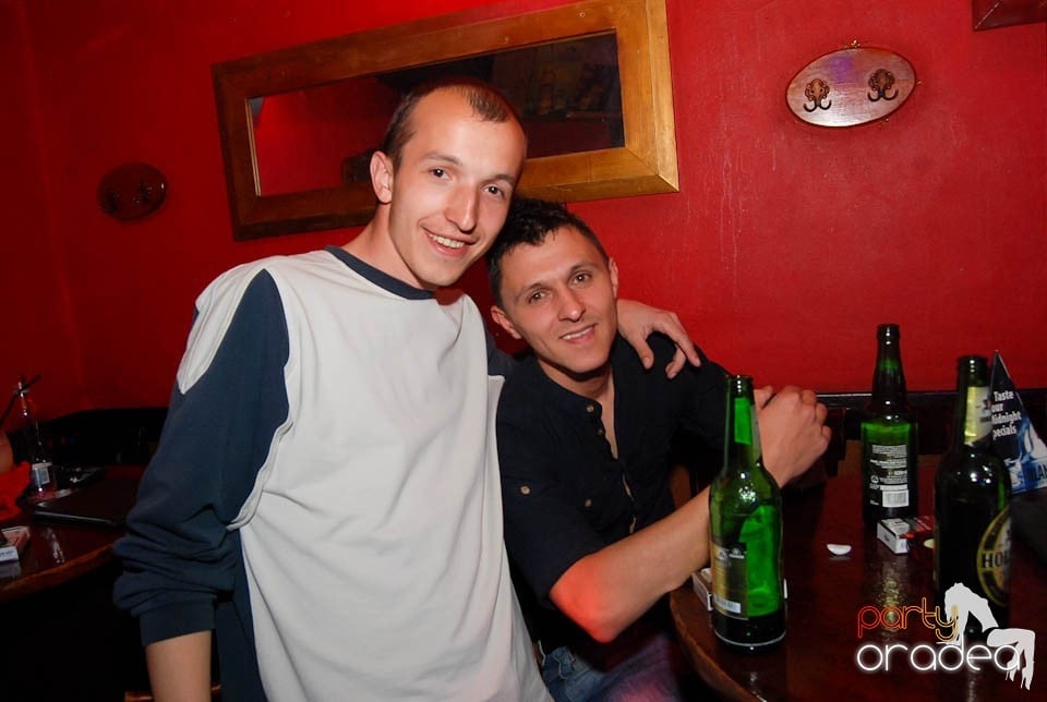 Sâmbătă noaptea în Club Downtown,