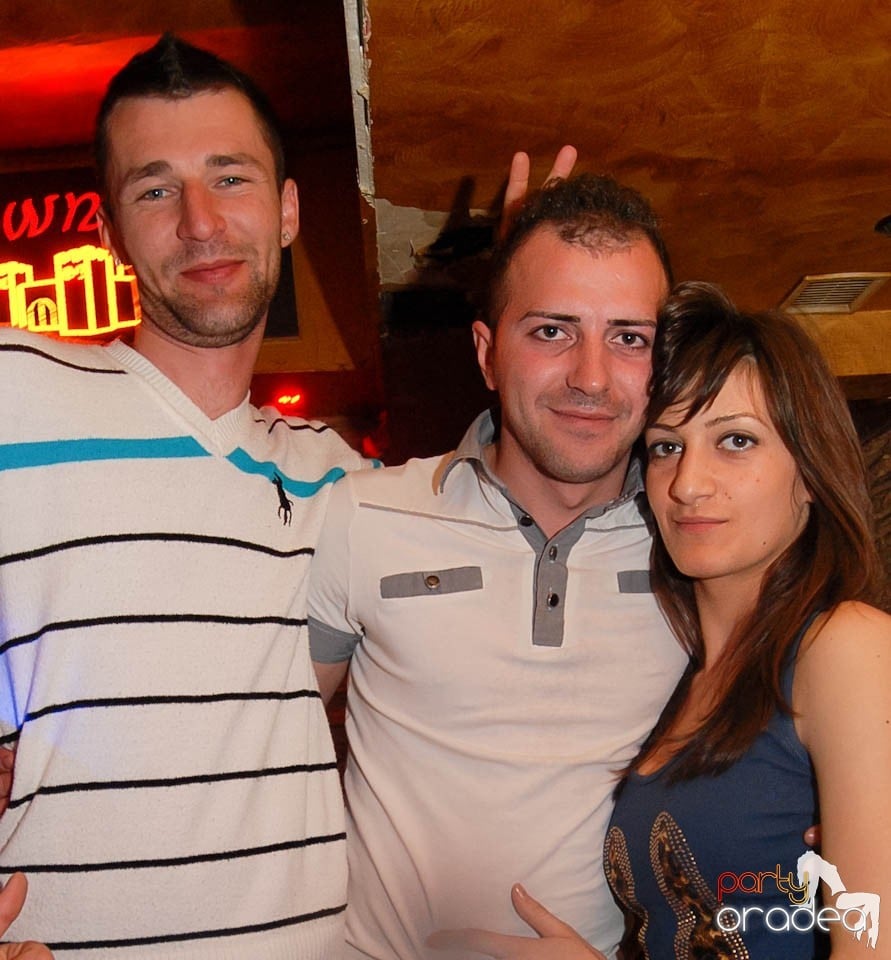 Sâmbătă noaptea în Club Downtown,
