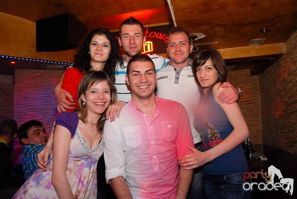 Sâmbătă noaptea în Club Downtown,
