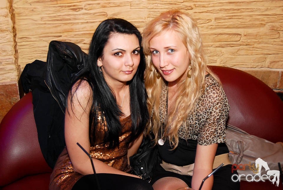 Sâmbătă noaptea în Club Downtown,