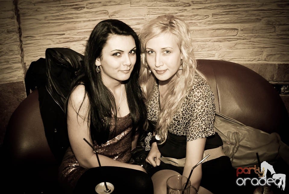 Sâmbătă noaptea în Club Downtown,