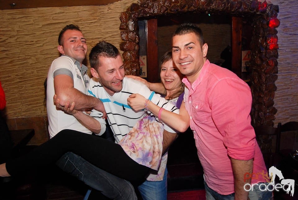 Sâmbătă noaptea în Club Downtown,