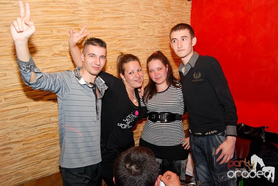 Sâmbătă noaptea în Club Downtown,