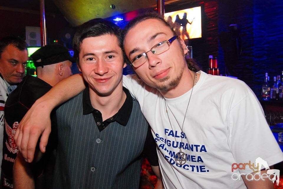 Sâmbătă noaptea în Club Downtown,