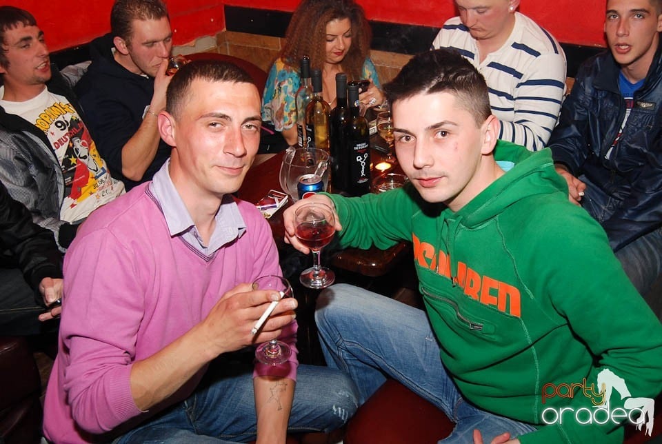 Sâmbătă noaptea în Club Downtown,